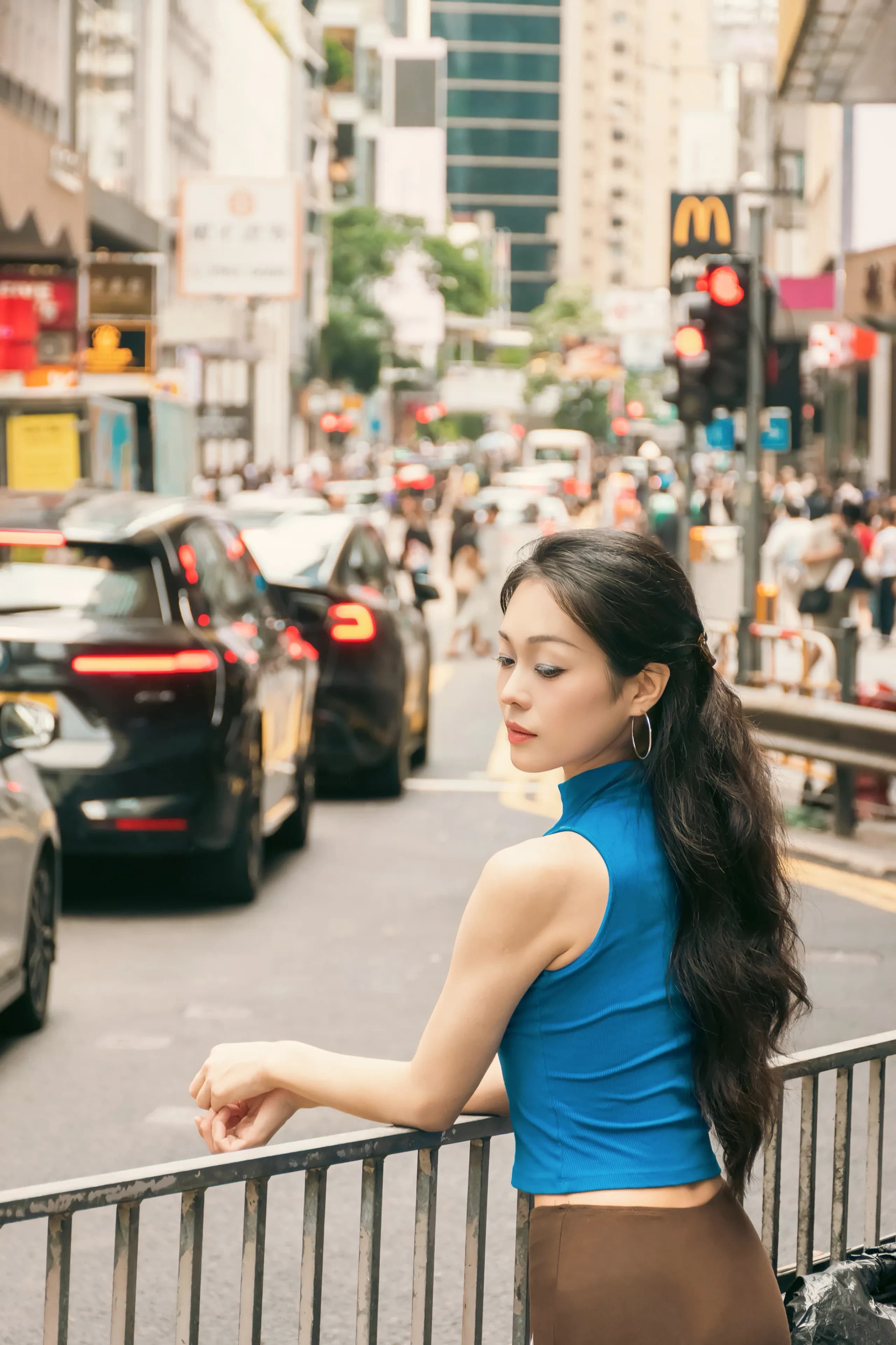 Clara 在香港中环的城市肖像，第 2 张
